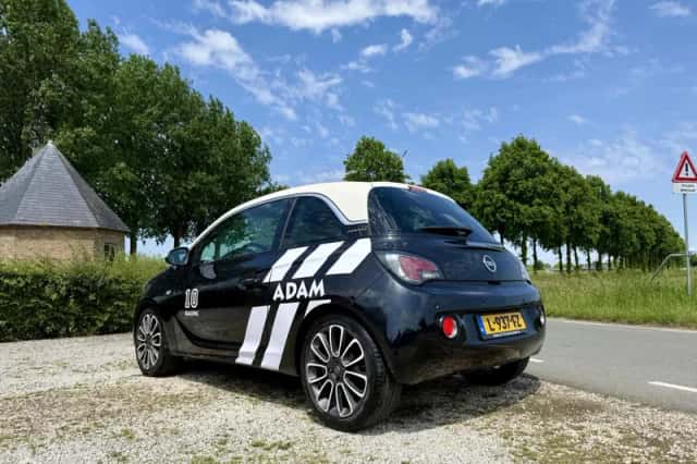 Opel Adam (2013) thumbnail 3