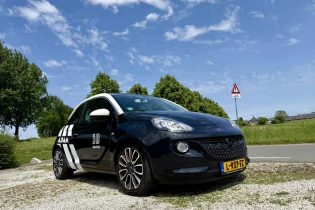 Opel Adam (2013) thumbnail 4