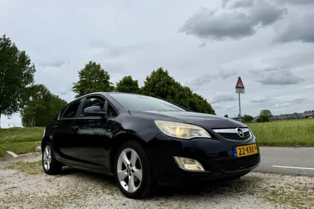 Opel Astra (2010) thumbnail 4