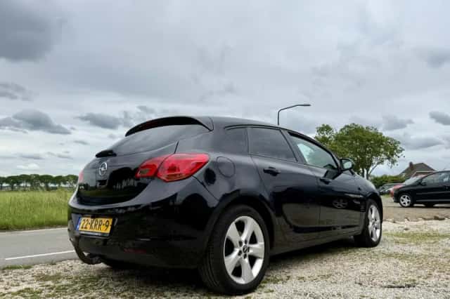 Opel Astra (2010) thumbnail 6