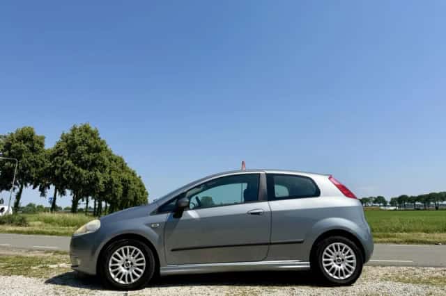 Fiat Grande Punto (2006) thumbnail 2