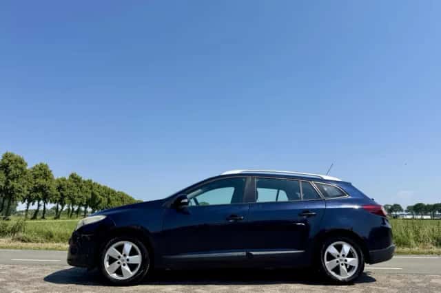 Renault Mégane (2010) thumbnail 2