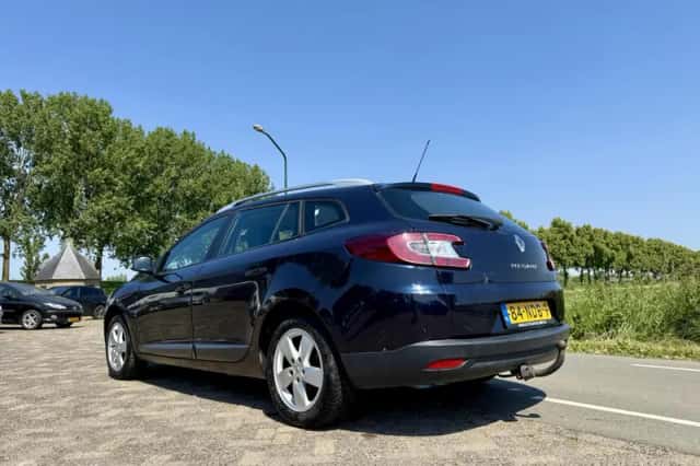 Renault Mégane (2010) thumbnail 3