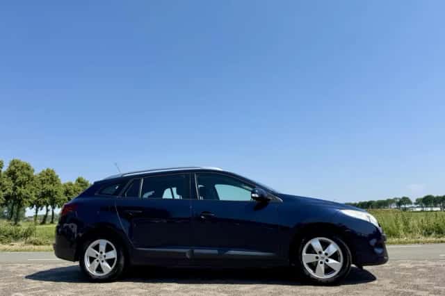 Renault Mégane (2010) thumbnail 5