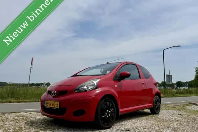 Toyota Aygo (2010) thumbnail 1