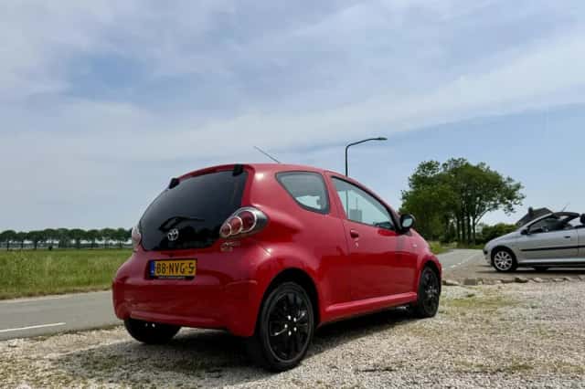 Toyota Aygo (2010) thumbnail 5