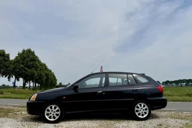 Kia Rio (2003) thumbnail 2