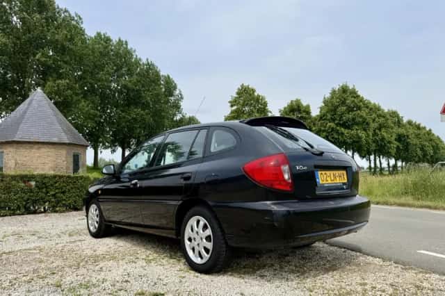 Kia Rio (2003) thumbnail 3