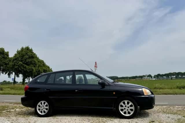 Kia Rio (2003) thumbnail 5
