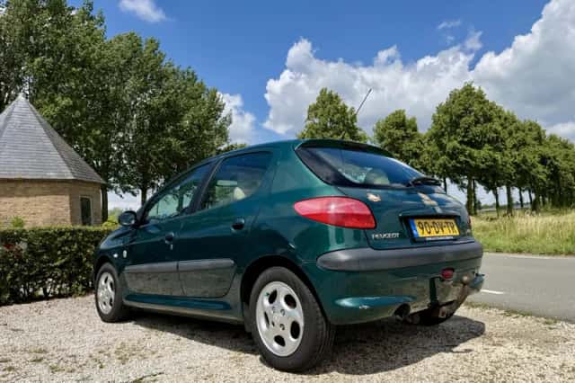 Peugeot 206 (2000) thumbnail 3