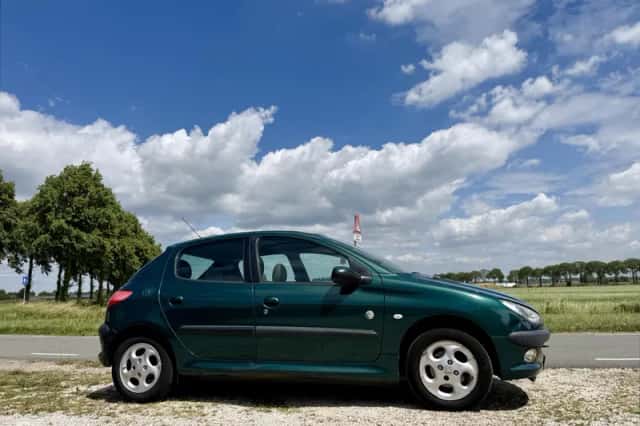 Peugeot 206 (2000) thumbnail 5