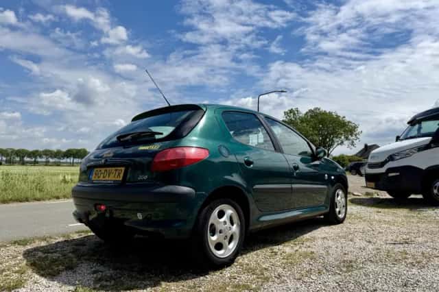 Peugeot 206 (2000) thumbnail 6