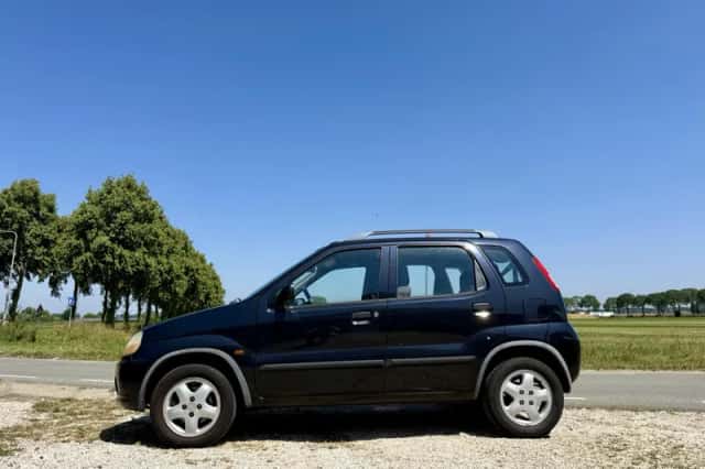 Suzuki Ignis (2002) thumbnail 2