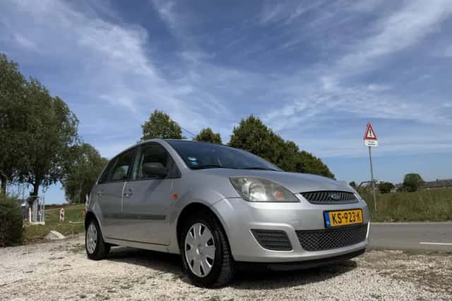 Ford Fiesta (2007) thumbnail 4