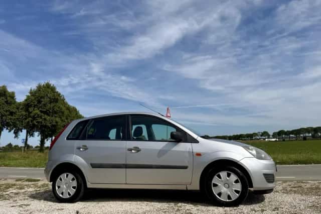 Ford Fiesta (2007) thumbnail 5