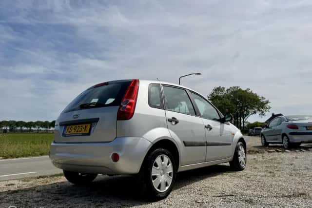 Ford Fiesta (2007) thumbnail 6