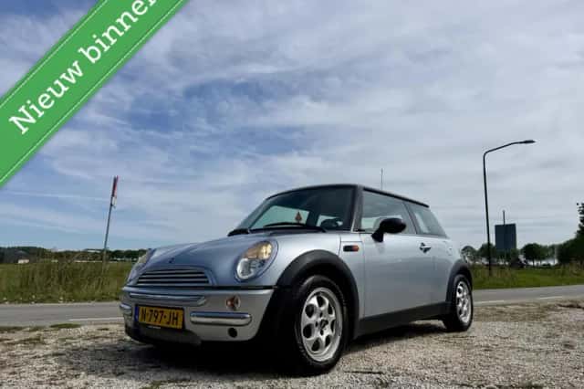 MINI Cooper (2003) thumbnail 1