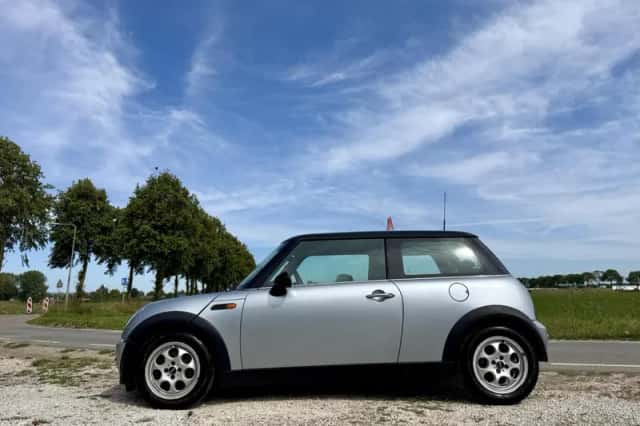 MINI Cooper (2003) thumbnail 2