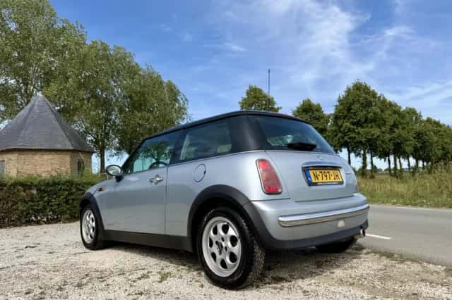MINI Cooper (2003) thumbnail 3