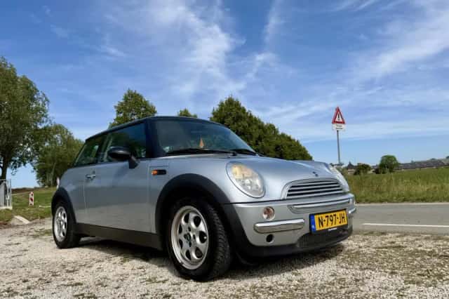 MINI Cooper (2003) thumbnail 4