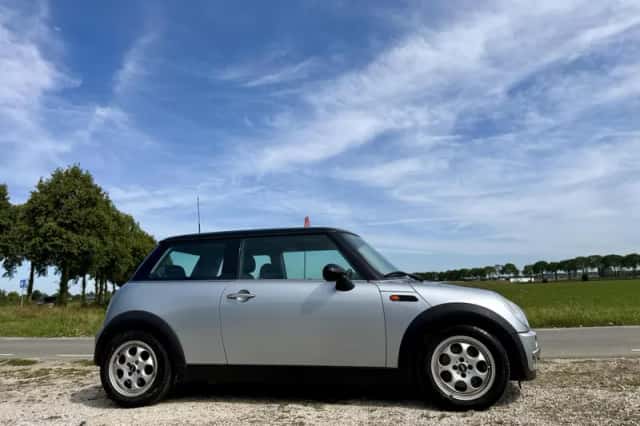 MINI Cooper (2003) thumbnail 5