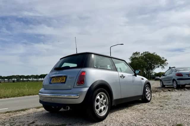 MINI Cooper (2003) thumbnail 6