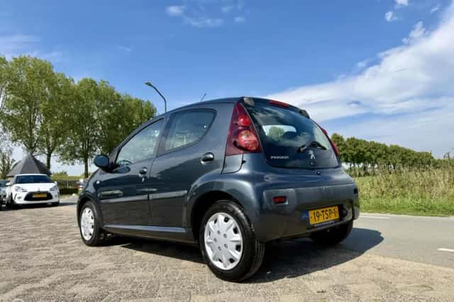 Peugeot 107 (2012) thumbnail 3