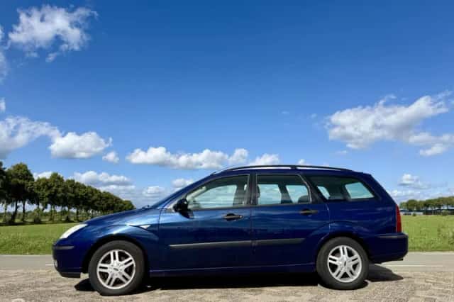 Ford Focus (2003) thumbnail 2