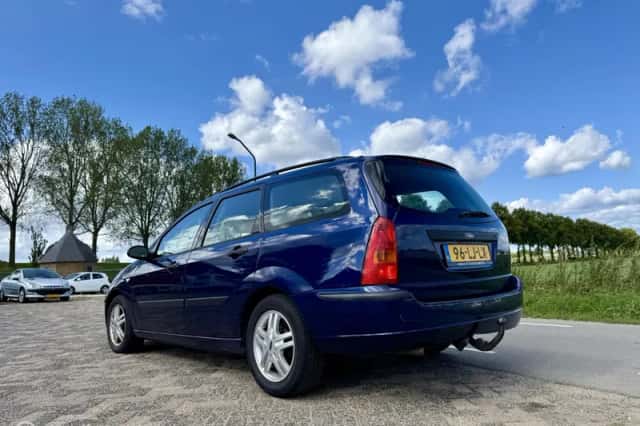 Ford Focus (2003) thumbnail 3