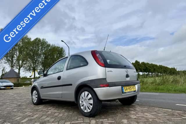 Opel Corsa (2001) thumbnail 3
