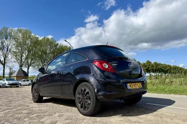 Opel Corsa (2007) thumbnail 3