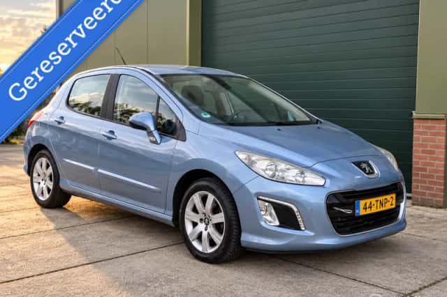 Peugeot 308 (2012) thumbnail 1