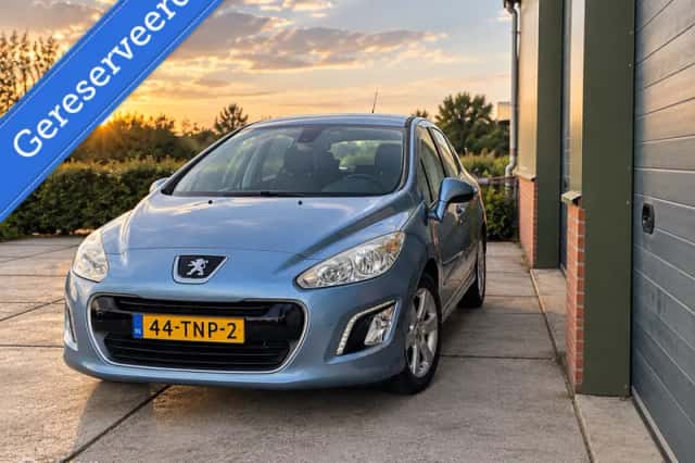 Peugeot 308 (2012) thumbnail 2