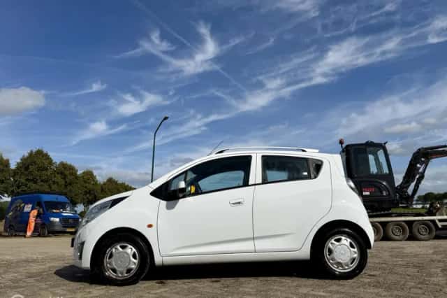 Chevrolet Spark (2010) thumbnail 2