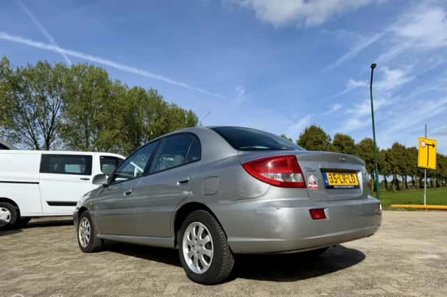 Kia Rio (2003) thumbnail 3