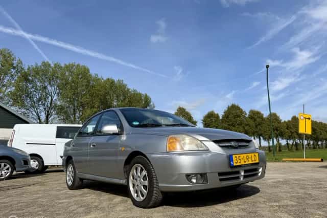 Kia Rio (2003) thumbnail 4