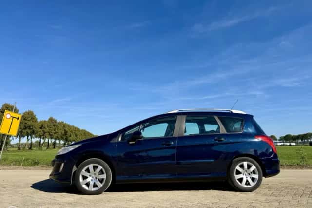 Peugeot 308 (2009) thumbnail 2