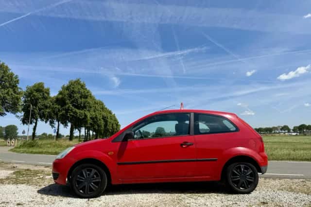 Ford Fiesta (2003) thumbnail 2
