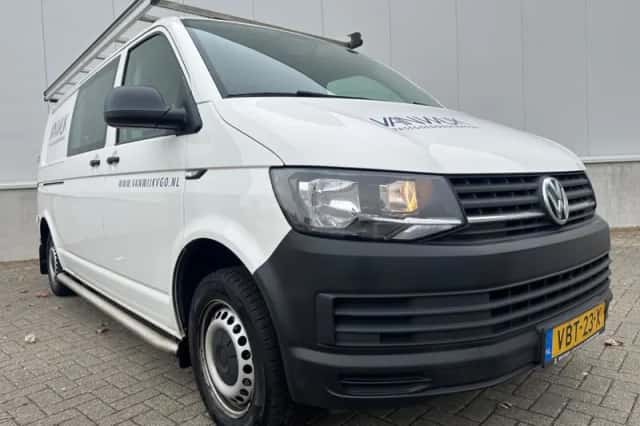 Volkswagen Transporter (2019) thumbnail 2