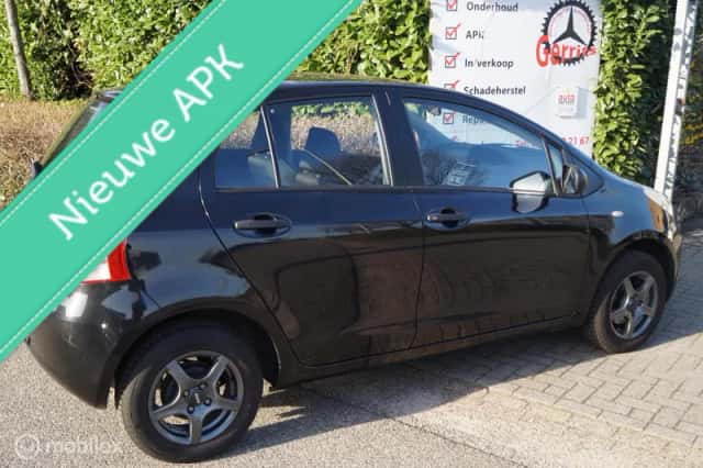 Toyota Yaris (2008) thumbnail 2