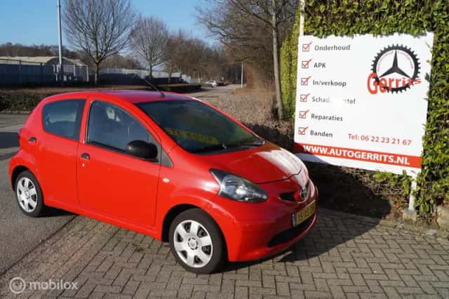 Toyota Aygo (2007) thumbnail 2