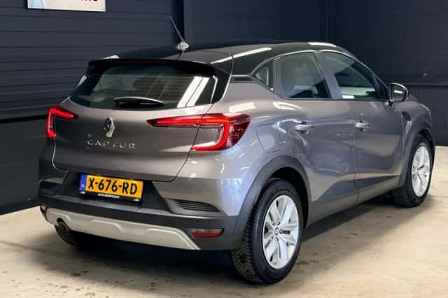 Renault Captur (2021) thumbnail 5
