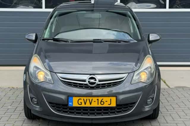 Opel Corsa (2011) thumbnail 2