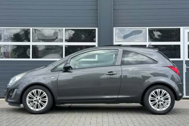 Opel Corsa (2011) thumbnail 3