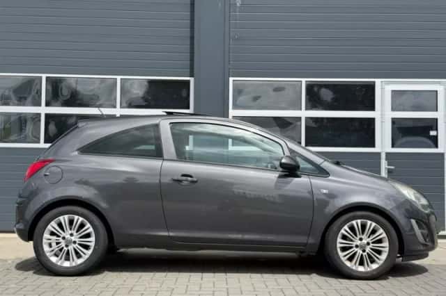 Opel Corsa (2011) thumbnail 4