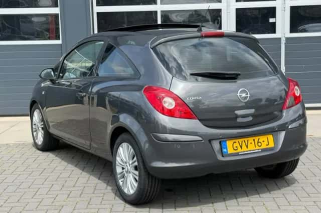 Opel Corsa (2011) thumbnail 5