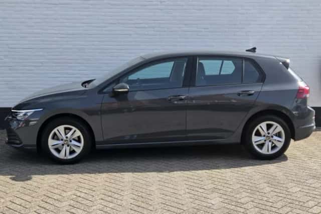Volkswagen Golf (2022) thumbnail 4