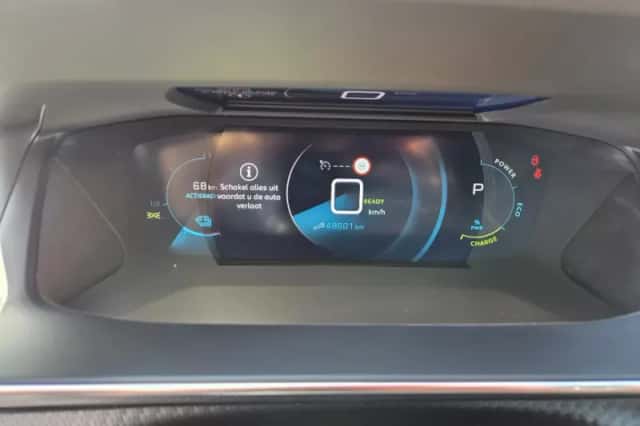 Peugeot e-208 (2023) thumbnail 6