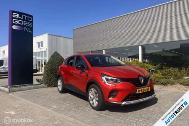 Renault Captur (2023) thumbnail 1