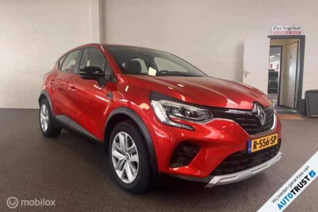 Renault Captur (2023) thumbnail 3